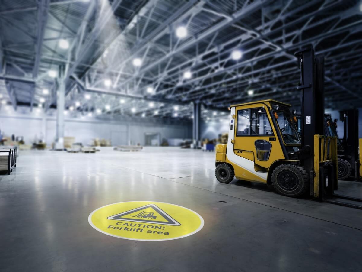 LED Varningsprojektorer – Ökad säkerhet i industriella miljöer 1 LED Varningsprojektorer – Okad Sakerhet i Industriella Miljoer och Lager